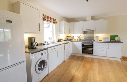 Murthly Cottage | MUIR IOSAL, pet friendly, with a garden in Blairgowrie