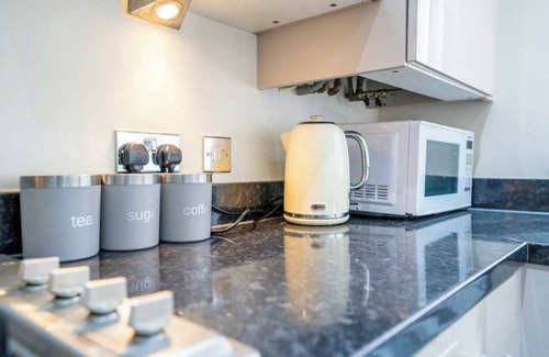 Acresford House | Mulberry garden Coventry accommodation near university of Warwick.