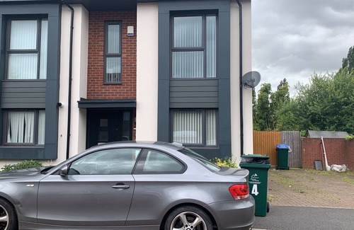 Acresford House | Mulberry garden Coventry accommodation near university of Warwick.