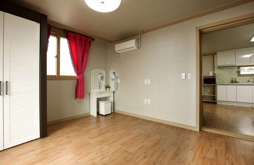 Irun-myeon House | Mulbit Hanul