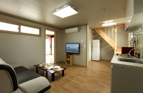 Irun-myeon House | Mulbit Hanul