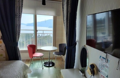 Irun-myeon House | Mulbit Hanul