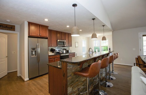 Pinehurst House | Mulligan Manor🏌️‍♂️-Pinehurst Home With Movie Room,Pool Table, Deck,and More