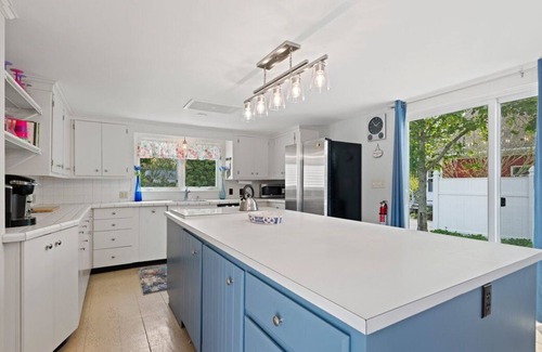 West Harwich House | Multi-Accommodation Compound with Pool, Lots to Do Close By: 045-H