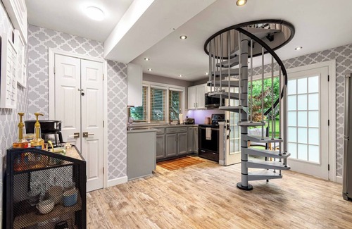 Pleasant View House | Multi-Family Haven! 22ppl, Hot Tub, Golf