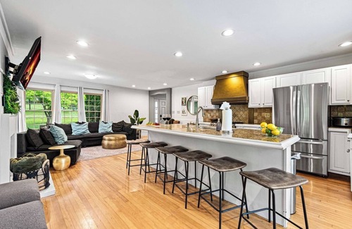 Pleasant View House | Multi-Family Haven! 22ppl, Hot Tub, Golf