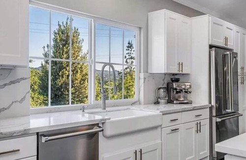 Woodland Hills House | Multi-Level 5BR Villa in Great Location- Must See!