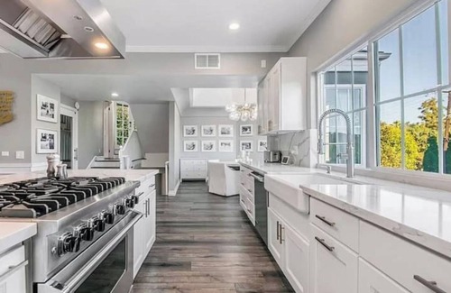 Woodland Hills House | Multi-Level 5BR Villa in Great Location- Must See!