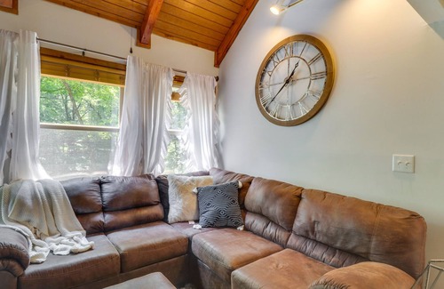 Basye Cottage | Multi-level Basye Cabin: 3 Mi to Bryce Resort!