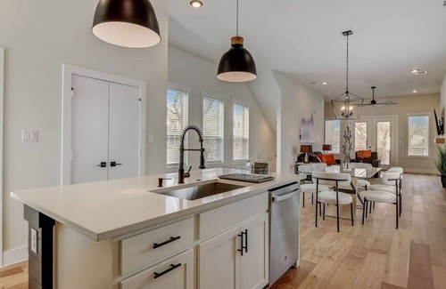 West Dallas House | Muncie at Trinity Grove