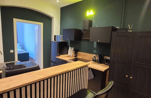 Ludwigsvorstadt Apartment | Munich Directly at the Oktoberfest for up to 13 Guests in the Apartment London