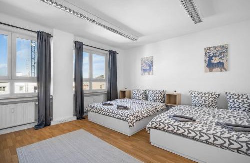 Ludwigsvorstadt-Kliniken Apartment | Munich Gem - 2 Bedroom Alpine View Tranquility