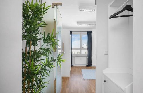 Ludwigsvorstadt-Kliniken Apartment | Munich Gem - 2 Bedroom Alpine View Tranquility