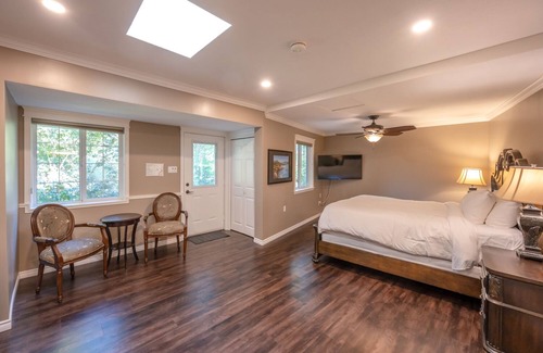 Okanagan-Similkameen Bed & Breakfast | Munson Mountain Estates