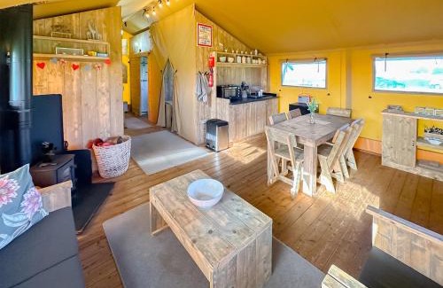 Foxley House | Muntjac - Uk47396