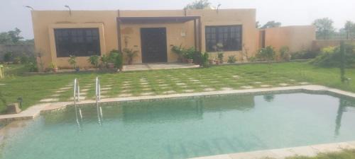 Kasrawad Villa | Mura Yoga Villa