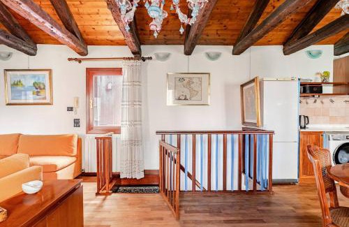 Longa House | Murano Glass Residence