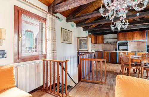 Longa House | Murano Glass Residence