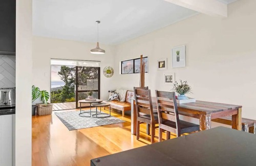 Muriwai House | Muriwai Beach House- Cliff Top Oasis