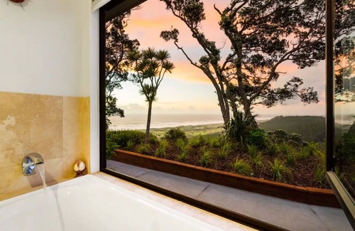 Muriwai House | Muriwai Beach House- Cliff Top Oasis
