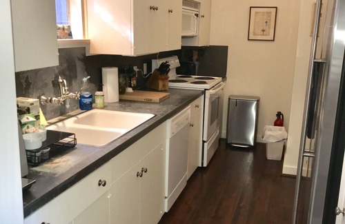 South Central Houston Cottage | Museum District Cottage on Historic Property with Charming Gardens