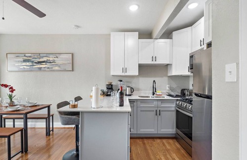 MacGregor Apartment | Museums Med Center Flat | Games WiFi Fire Pit BBQ