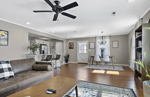 Madison House | Music Inspired Home/Spacious/Conveniently Located