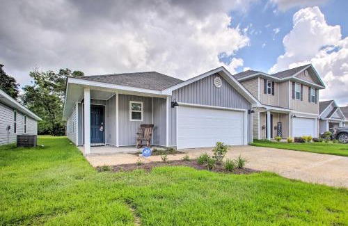 Pine Forest House | Musical Pensacola Home with Fire Pit and Grill!