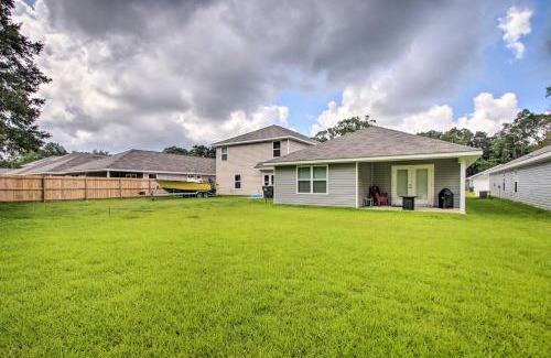 Pine Forest House | Musical Pensacola Home with Fire Pit and Grill!