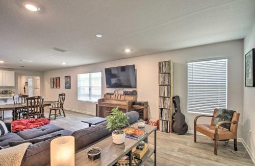 Pine Forest House | Musical Pensacola Home with Fire Pit and Grill!