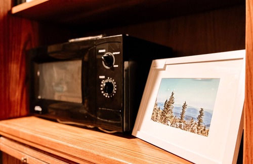 Tennerton Cabin | Muskie-Lounge River Retreat! Secluded getaway.