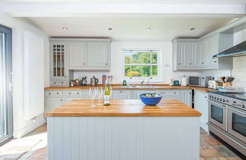 St Ishmaels Cottage | Musselwick House, holiday property St Ishmaels, Near Dale, Sleeps 8, 4 bedrooms, bathrooms