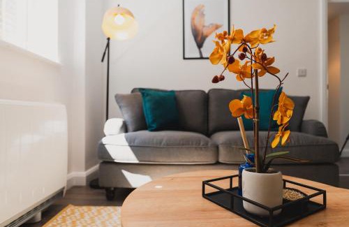 Leicester Apartment | Must See Vibrant Contemporary Two Bed Apartment
