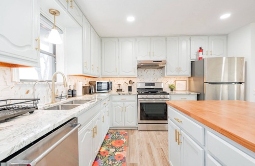 Weston House | Mustang Memories at Pilot Point – Cozy gatherings & Outdoor fun