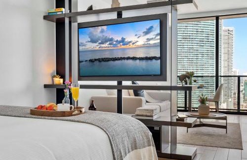 Downtown Miami Apartment | MVR - Best of Miami - Steps to Top Attractions