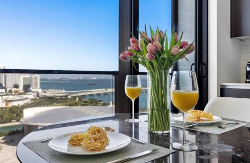 Downtown Miami Apartment | MVR - Best of Miami - Steps to Top Attractions