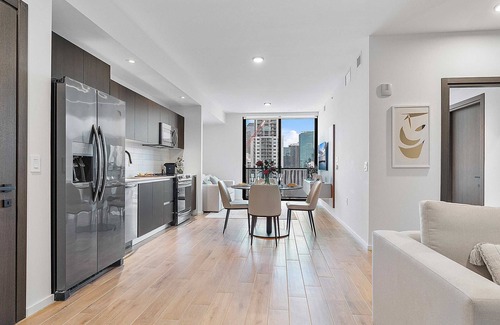 Downtown Miami Apartment | MVR - Wake Up to Miami-s Most Iconic Views