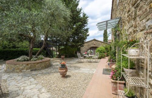 Panzano in Chianti Villa | My Exclusive Italy - Villa Chianti with exclusive pool and typical barn