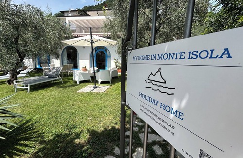 Peschiera Maraglio Apartment | MY HOME IN MOUNT ISLAND-Apartment facing Lake Peschiera Maraglio