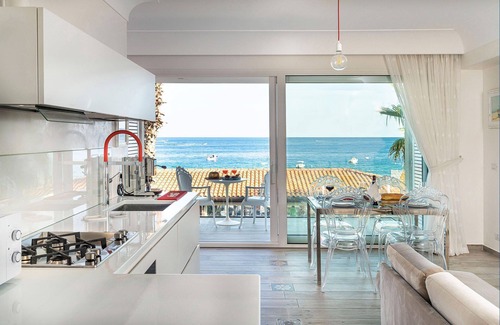 Letojanni Apartment | My Rental Homes - Casa Light Blu with a terrace and splendid sea view in Letojann
