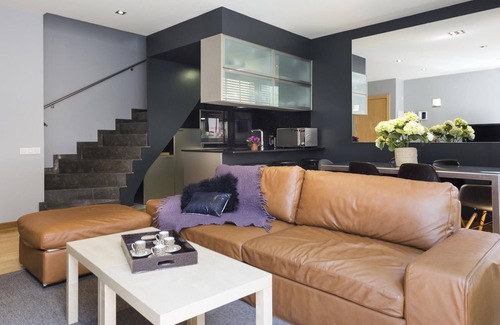 la Vila de Gracia Apartment | My Space Barcelona Apart. in a building with a shared swimming pool in Gracia