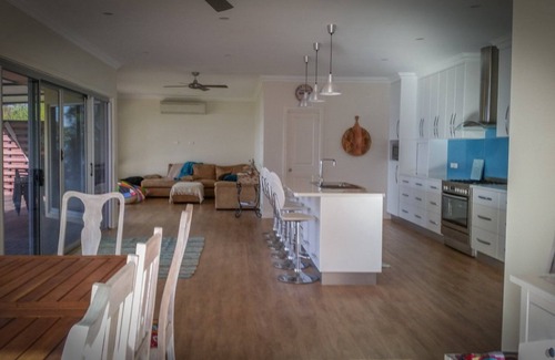 Lake Wangary House | Mykonos - Outstanding Waterfront Property with Pontoon and Fabulous Bay Views.