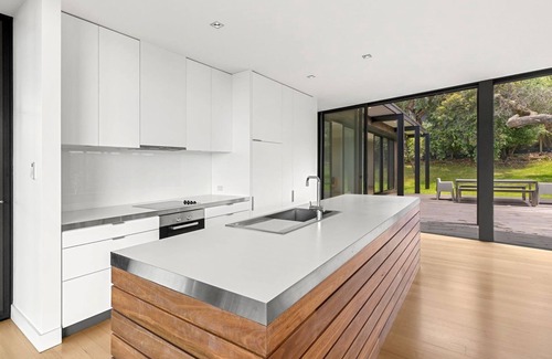 Lorne House | Myoora - A stunning oceanfront retreat