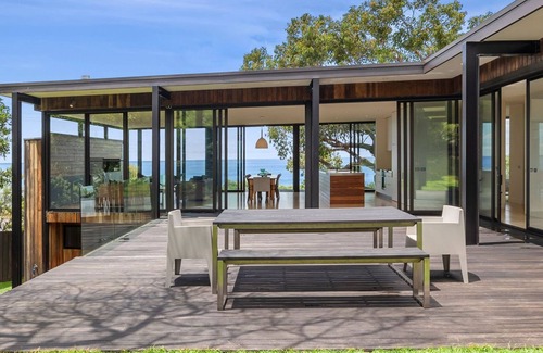 Lorne House | Myoora - A stunning oceanfront retreat