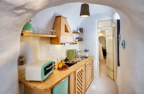 Messaria Villa | Mystagoge Retreat with subterranean pool/jacuzzi