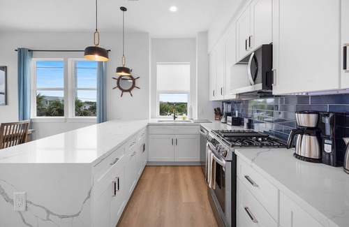 Galveston House | Mystery Pirate's Inn: 4 BR new waterfront home with HOTTUB, WIFI, AC, Adventure