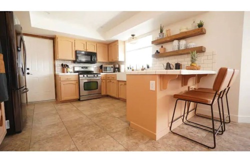 Landers House | Mystic Sky Ranch 5 Bedrooms with Yoga Studio & Spa