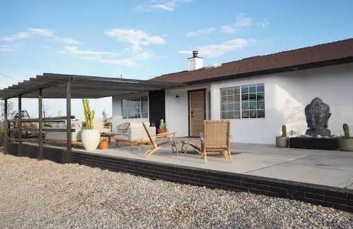 Landers House | Mystic Sky Ranch 5 Bedrooms with Yoga Studio & Spa