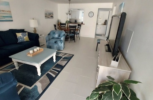 Englewood South Condo | n Come out and enjoy a tropical paradise by the gulf.