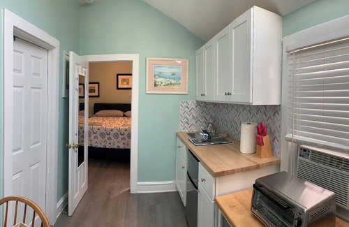 Cape May - Wildwood Cottage | N. Wildwood Beach Cottage 3 blocks to beach & 2 blocks to the bay!
